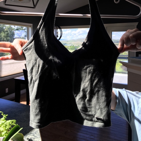 cropped halter top - Picture 2 of 4